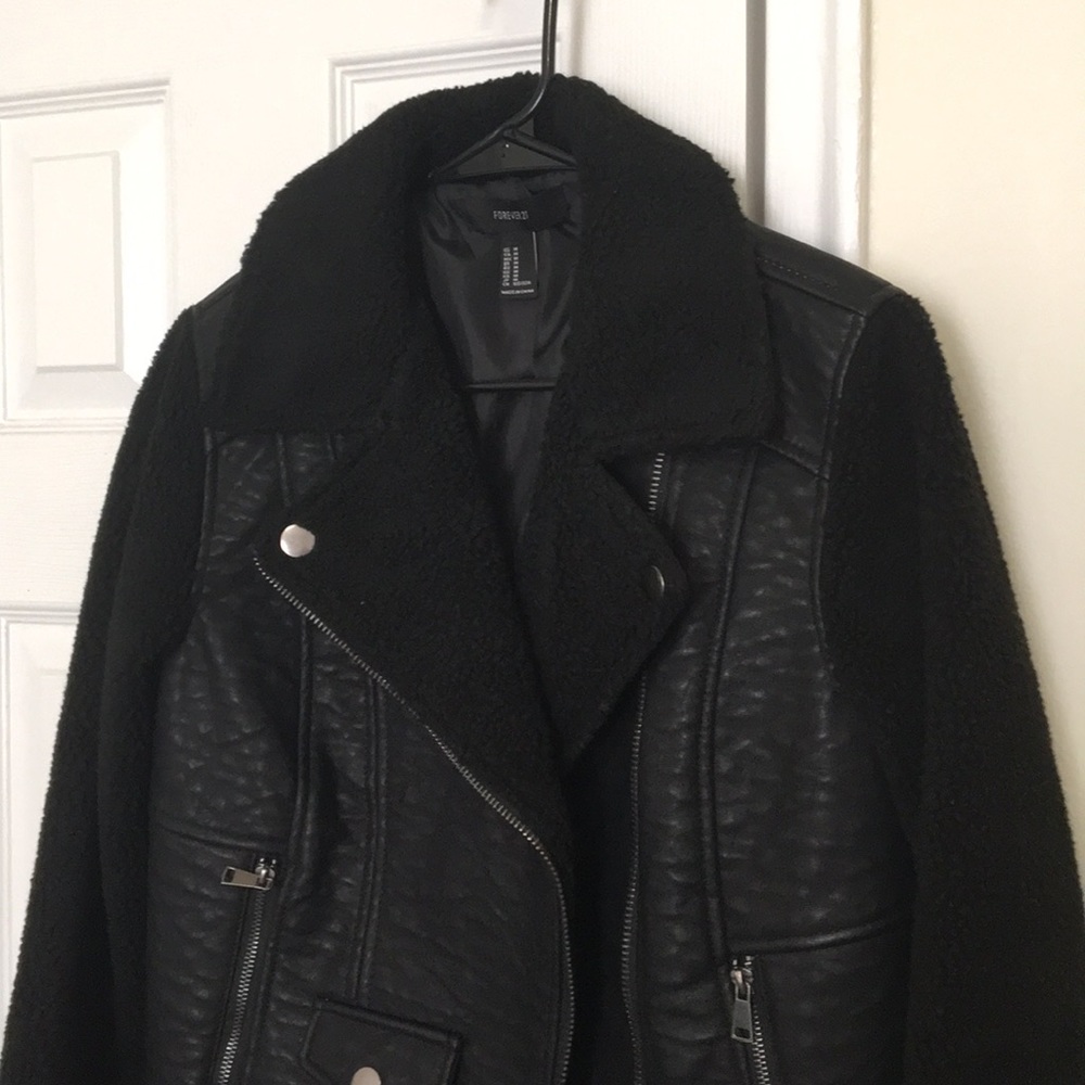 FOREVER 21 Fleece & Leather Moto JKT